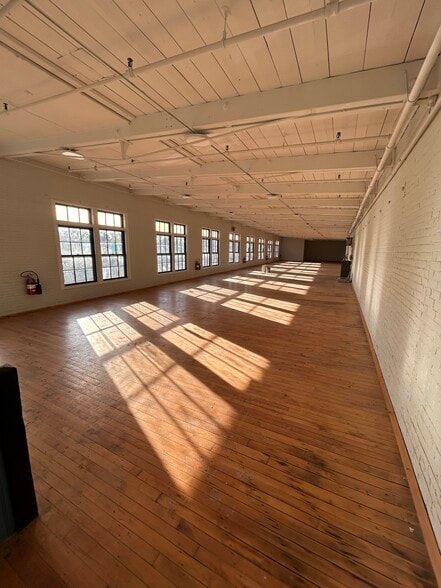 More Photos Of 56 Sterling St, Clinton Manufacturing For Lease