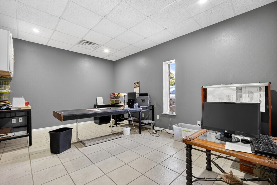 More Photos Of 1835 Industrial Blvd, Norman Warehouse For Sale