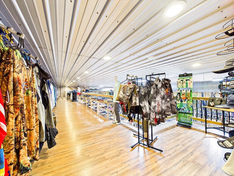 More Photos Of 13520 Emerson Ave, Williamstown General Retail For Sale