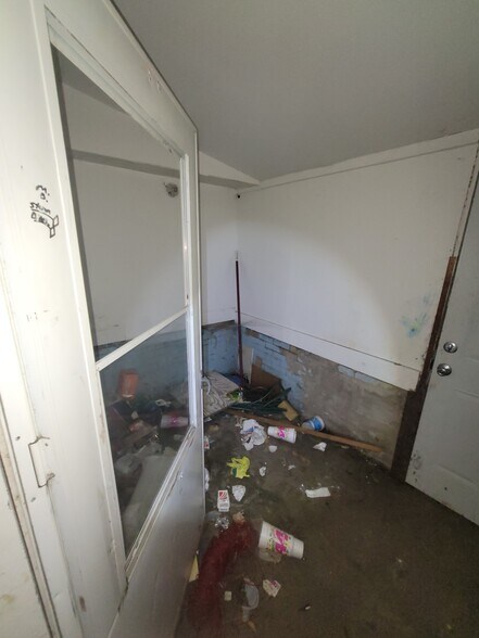 More Photos Of 1823 W 8th St, Muncie Multifamily For Sale