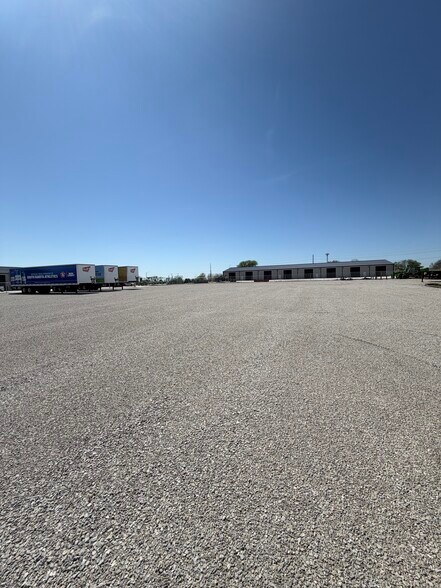 More Photos Of 5481 NE 22nd St, Des Moines Flex For Lease