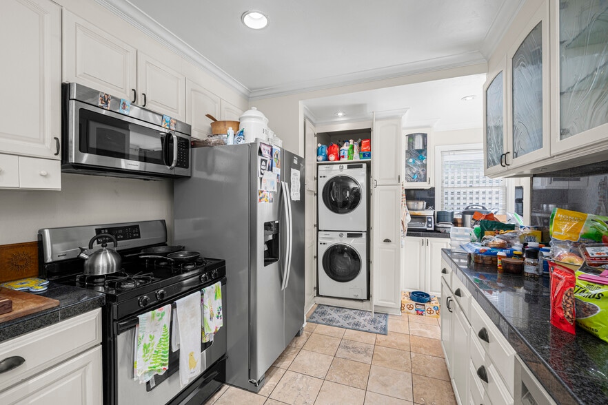 More Photos Of 112-20 E Redwood St, San Diego Apartments For Sale