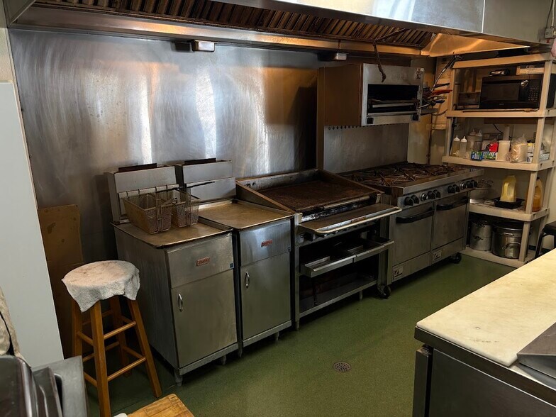 More Photos Of 8981 Telegraph Rd, Middleport Golf Course Driving Range For Sale