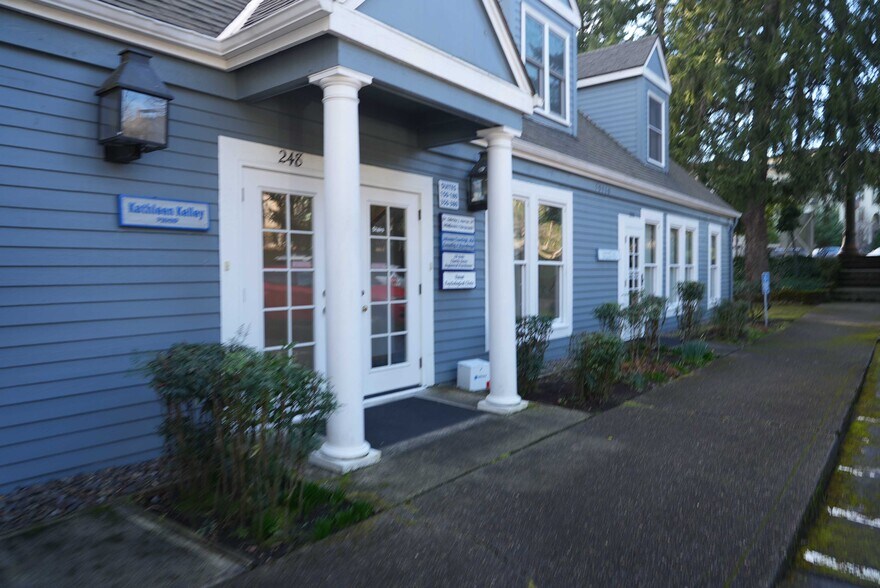 More Photos Of 15110 SW Boones Ferry Rd, Lake Oswego Office For Sale