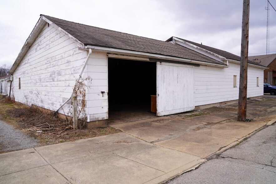 More Photos Of 16 Madison St, Leetonia Flex For Sale