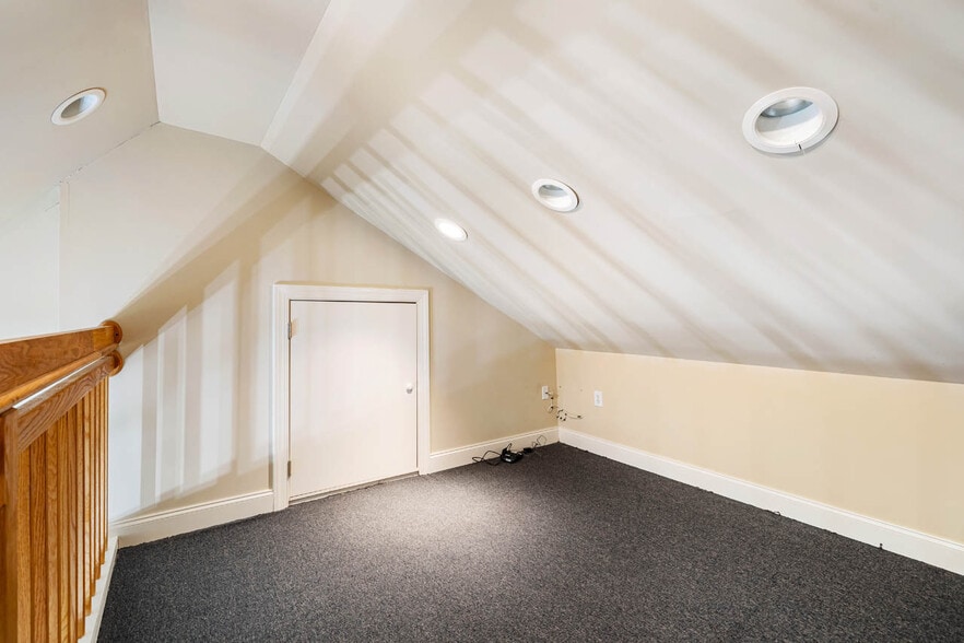 More Photos Of 130 Salem Towne Ct, Apex Office For Sale