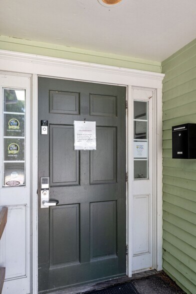 More Photos Of 214 Lake St, Bristol Office For Sale