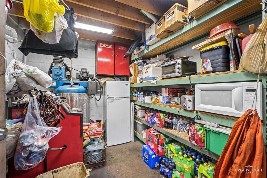 More Photos Of 300 W Northwest Hwy, Arlington Heights General Retail For Sale