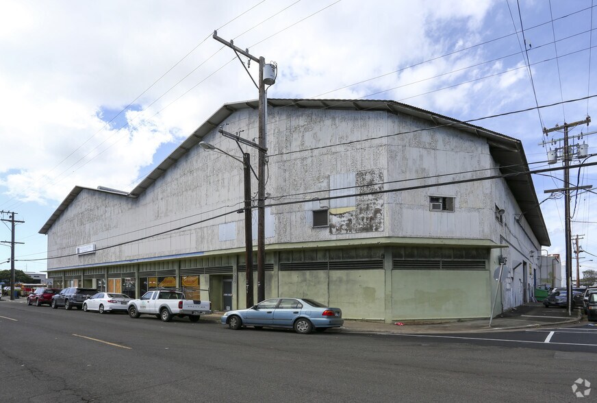 More Photos Of 926 Kohou St, Honolulu Warehouse For Lease