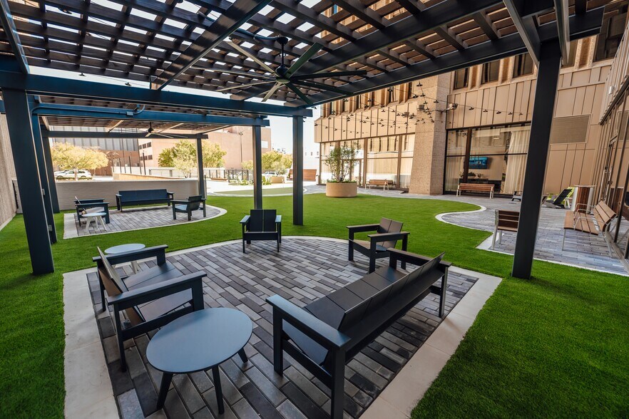 More Photos Of 451 Florida St & 450 Laurel St, Baton Rouge Unknown For Lease