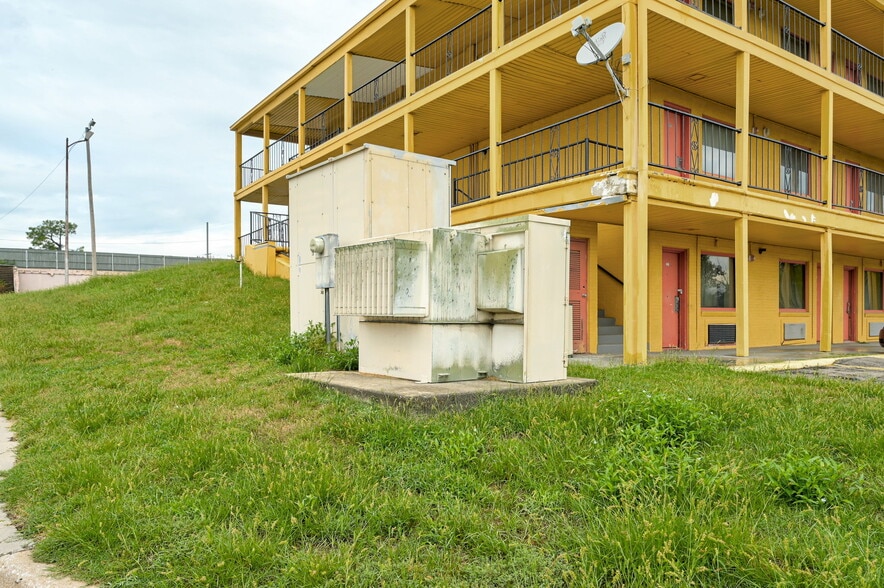 More Photos Of 1400 NE 63rd St, Oklahoma City Hotel For Sale