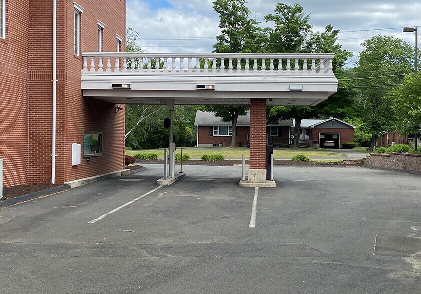 More Photos Of 1645 Ellington Rd, South Windsor Medical For Lease