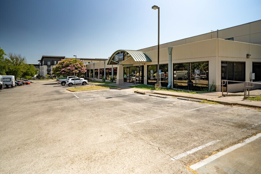 More Photos Of 8201 S Congress Ave, Austin Distribution For Sale