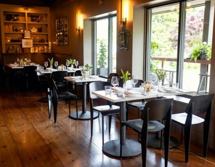 More Photos Of 27 Western Ave, Kennebunk Restaurant For Sale