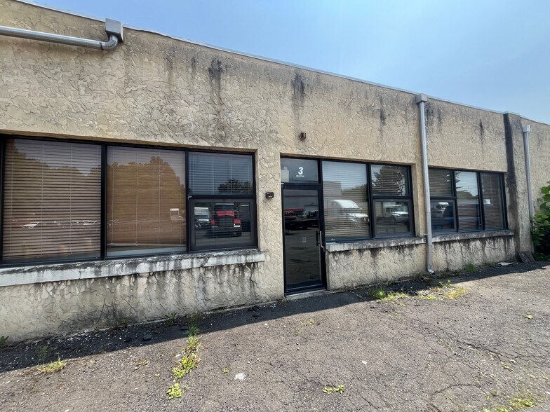 More Photos Of 3 Smalley Ave, Middlesex Warehouse For Lease