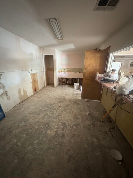 More Photos Of 5824 Doniphan Dr, El Paso General Retail For Sale