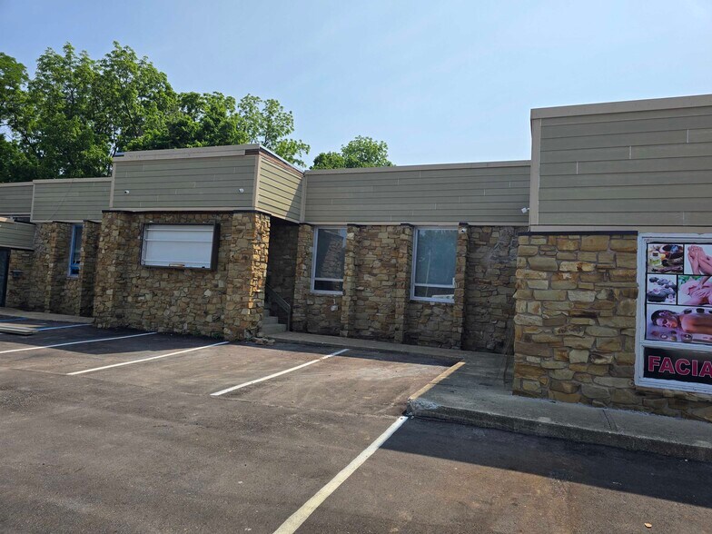 More Photos Of 191 S US 31, Greenwood Freestanding For Lease
