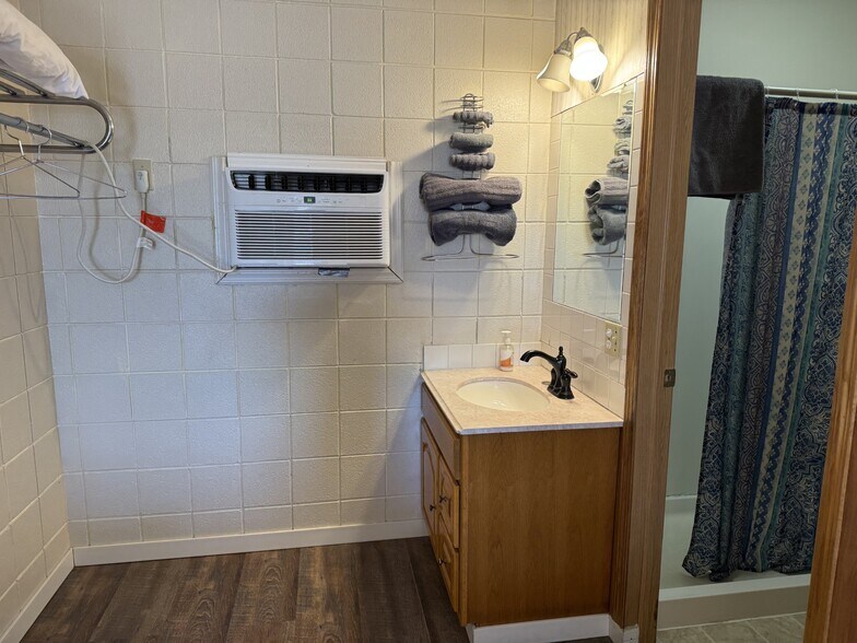 More Photos Of 645 W Lafayette St, Rushville Hotel For Sale