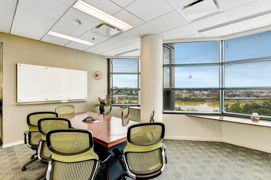 More Photos Of 1001 N 19th St, Arlington Office For Lease
