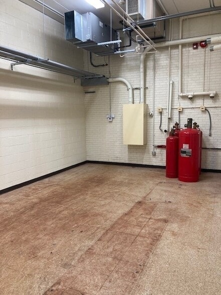 More Photos Of 3910 South Ave, Youngstown Telecom Hotel Data Hosting For Lease