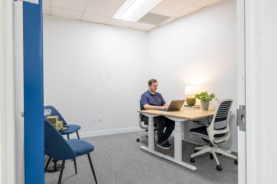 More Photos Of 5000 Plaza On The Lake Dr, Austin Coworking Space