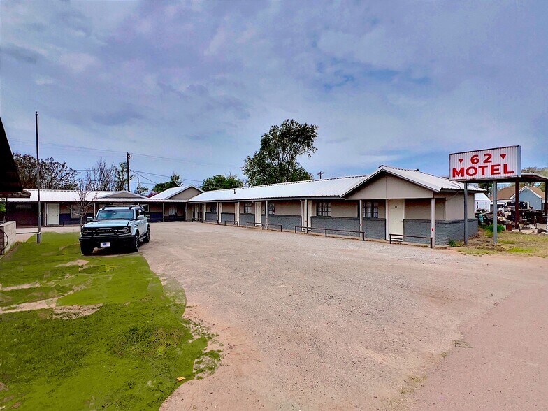 More Photos Of 413 W Broadway St, Hollis Hotel For Sale