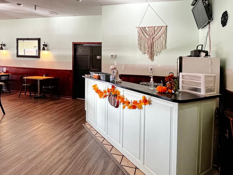 More Photos Of 32 N Dupont Hwy, Selbyville Unknown For Lease