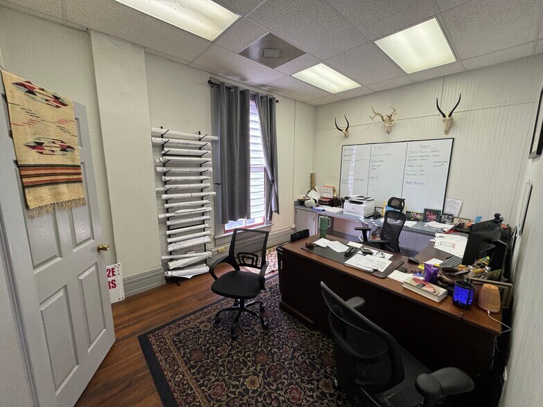 More Photos Of 1124 18th St, Hondo Office For Sale