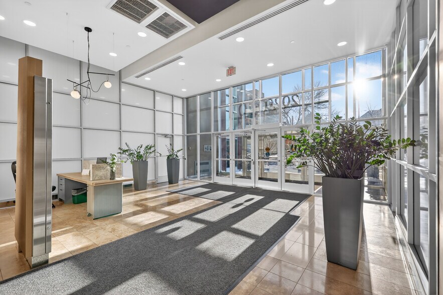 More Photos Of 2020 4th St SW, Calgary Office For Lease