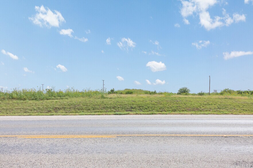 More Photos Of TBD U.S. 183, Gonzales Land For Sale