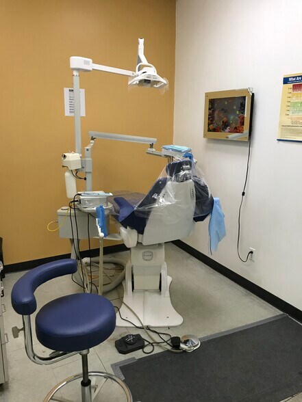 More Photos Of 301-307 N Main St, Santa Ana Storefront For Sale