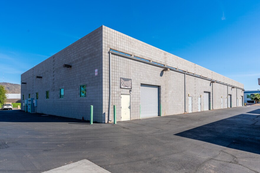 More Photos Of 11042 N 24th Ave, Phoenix Manufacturing For Lease