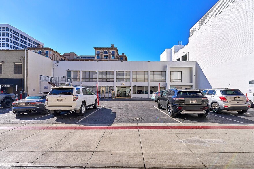 More Photos Of 220-228 N Canon Dr, Beverly Hills Loft Creative Space For Lease