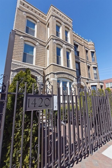 Primary Photo Of 1420 W Fulton St, Chicago Apartments For Sale