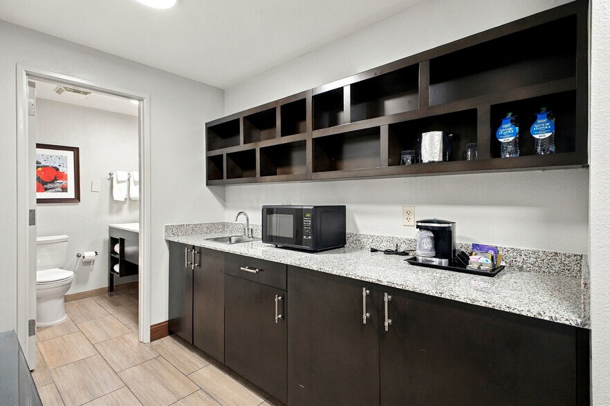 More Photos Of 10 Gateway Dr, Hattiesburg Hotel For Sale