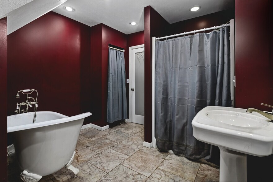 More Photos Of 690 Main St, Vintondale Loft Creative Space For Sale