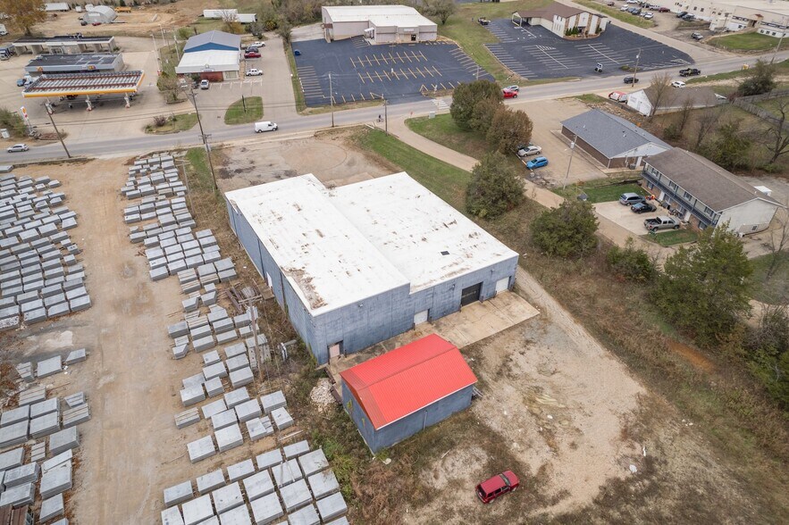 More Photos Of 519 Benham St, Bonne Terre Light Manufacturing For Sale