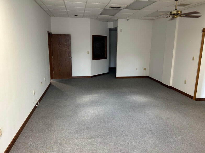 More Photos Of 110 W Walnut St, Salina Medical For Lease
