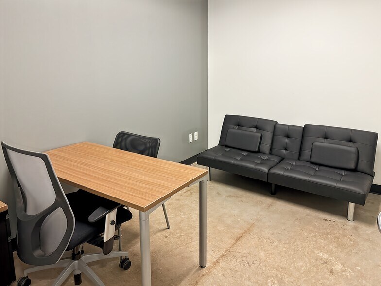 More Photos Of 5113 S Harper Ave, Chicago Coworking Space