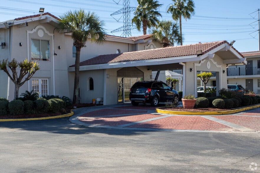 More Photos Of 6 N Sam Houston Pky E, Houston Hotel For Sale