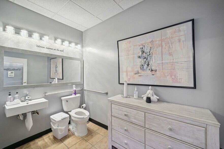 More Photos Of 5061 Allentown Rd, Suitland General Retail For Sale