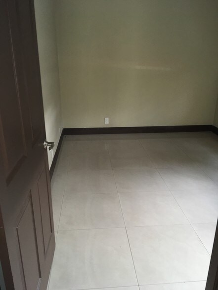 More Photos Of 8111-8119 NW 33rd St, Miami Warehouse For Sale