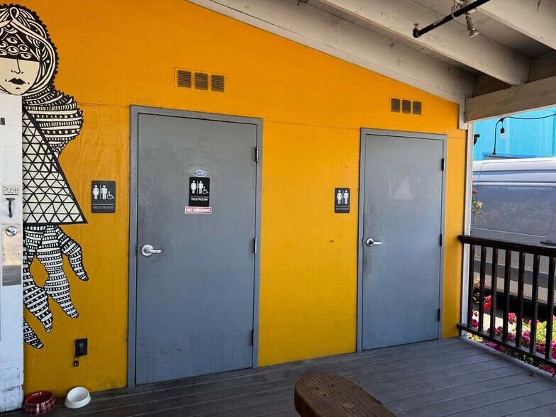 More Photos Of 409 S Petaluma Blvd, Petaluma General Retail For Sale