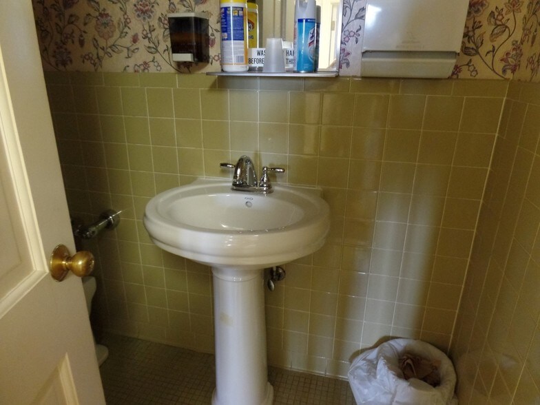 More Photos Of 316 E Harper St, Troy Medical For Sale