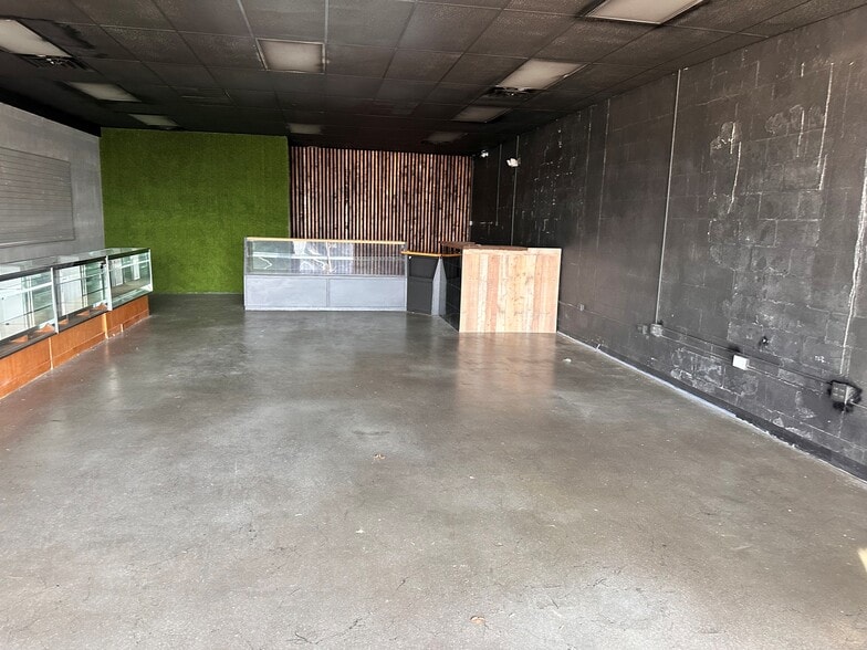 More Photos Of 3612-3620 W 3rd St, Bloomington Unknown For Lease