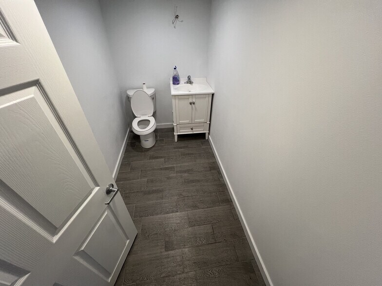 More Photos Of 4315 Pacific Ave, Forest Grove Auto Dealership For Lease