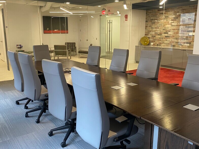 More Photos Of 225 Reinekers Ln, Alexandria Office For Lease