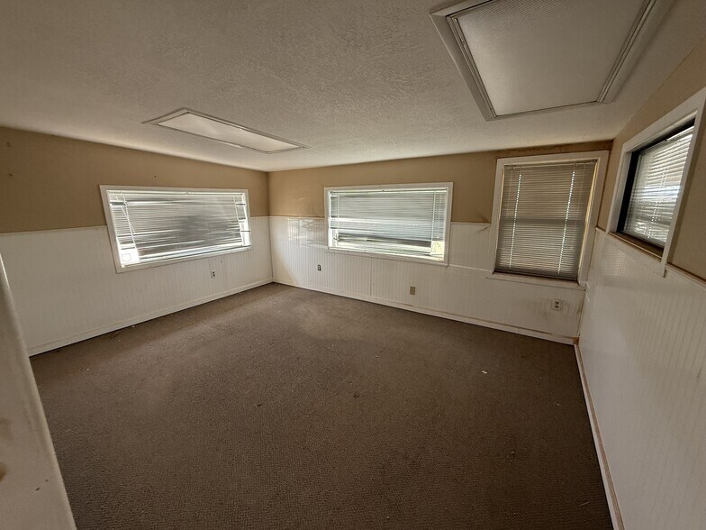 More Photos Of 1561 US Highway 380, Plains Warehouse For Sale