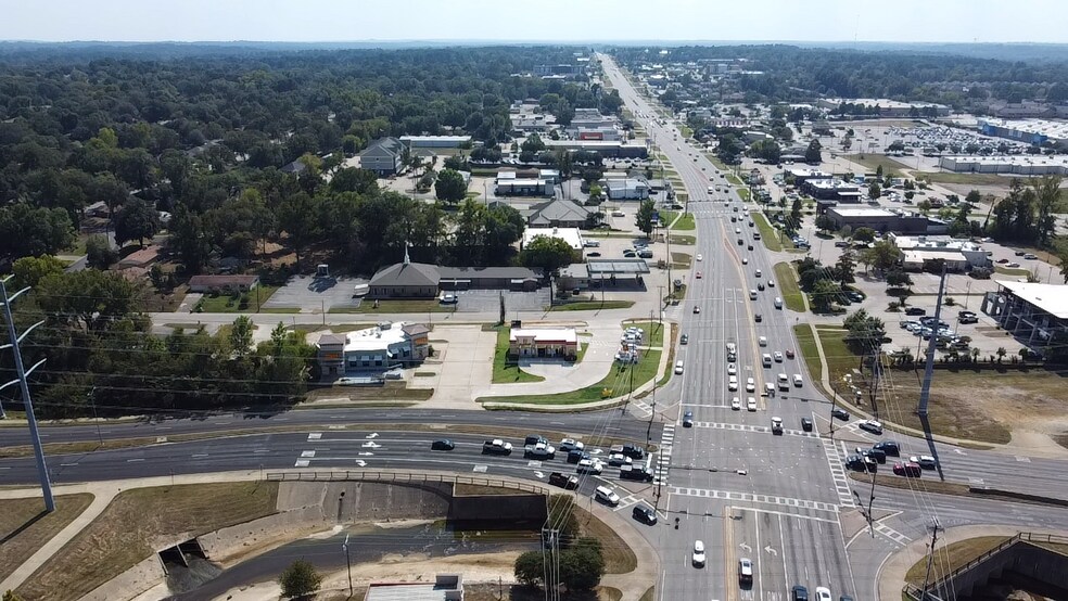 More Photos Of 109 E Grande Blvd, Tyler Restaurant For Lease