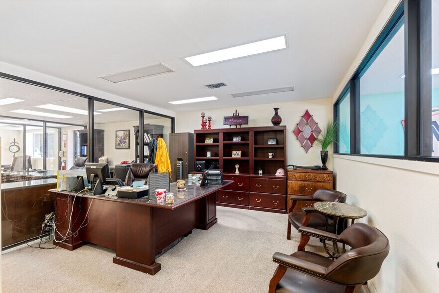 More Photos Of 2524 US Highway 96 N, Center Warehouse For Sale
